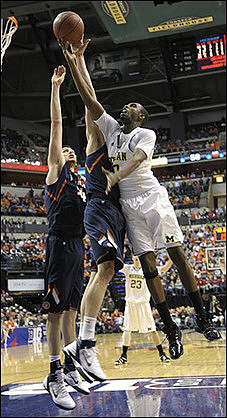 Tim Hardaway Jr. (10) and Evan Smotrycz (23)