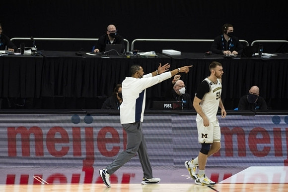 Juwan Howard and Austin Davis (51)