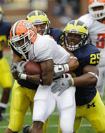 Kenny Demens (25) and Rasheed Furrha (36)