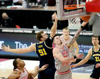 Austin Davis (51) and Franz Wagner (21)