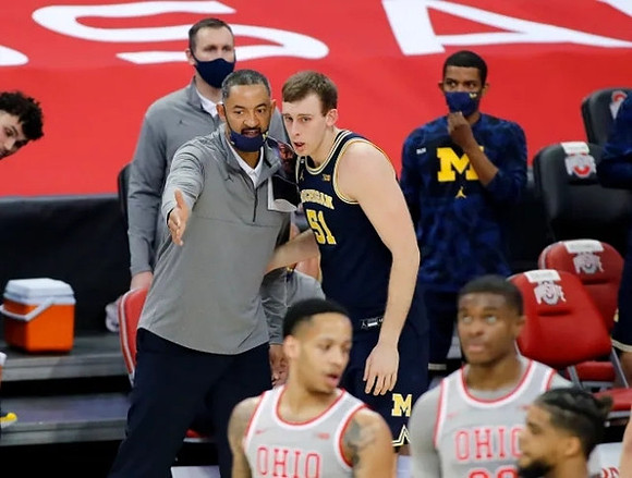 Juwan Howard and Austin Davis (51)