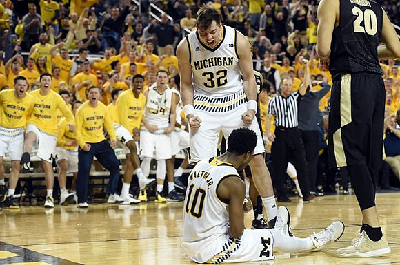Ricky Doyle (32) and Derrick Walton Jr. (10)