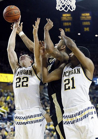 Duncan Robinson (22) and Zak Irvin (21)