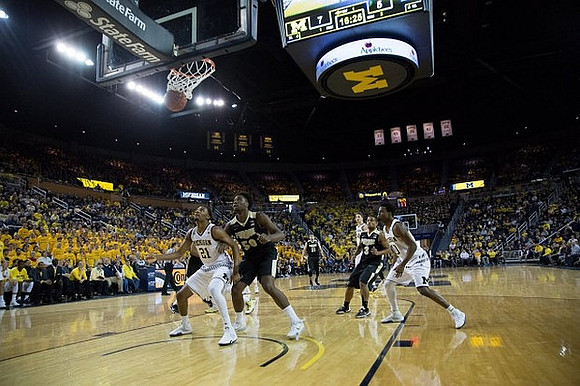 Zak Irvin (21) and Derrick Walton Jr. (10)