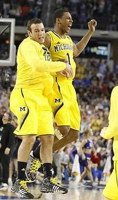 Josh Bartelstein (20) and Glenn Robinson III (1)