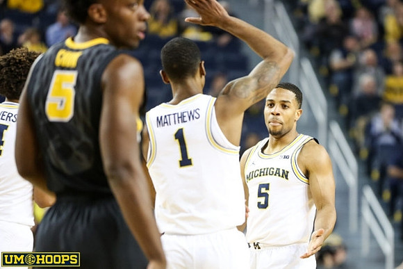 Charles Matthews (1) and Jaaron Simmons (5)