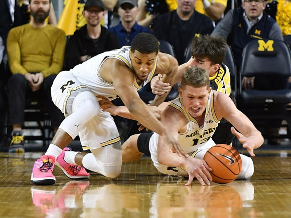 Jaaron Simmons (5) and Moritz Wagner (13)