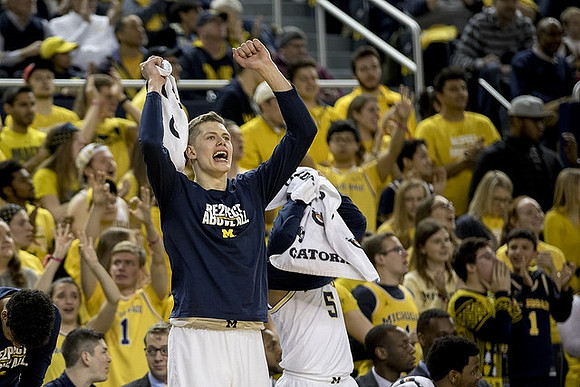 Moritz Wagner (13) and Jaaron Simmons (5)