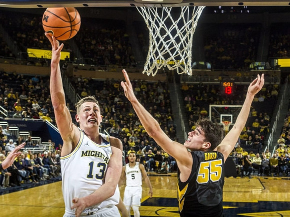 Moritz Wagner (13) and Jaaron Simmons (5)