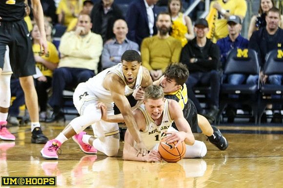 Jaaron Simmons (5) and Moritz Wagner (13)