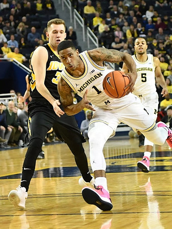 Charles Matthews (1) and Jaaron Simmons (5)