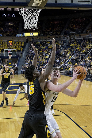 Jon Teske (15) and Zavier Simpson (3)