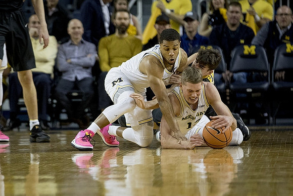 Jaaron Simmons (5) and Moritz Wagner (13)