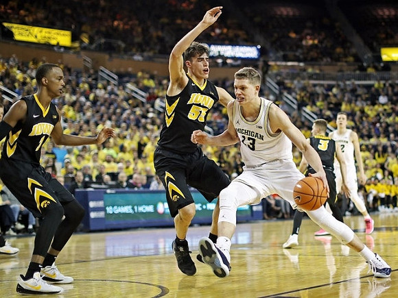 Moritz Wagner (13) and Duncan Robinson (22)