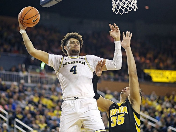 Isaiah Livers (4)
