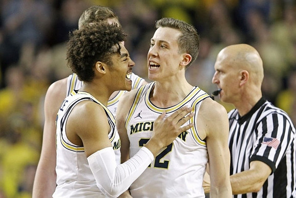 Jordan Poole (2) and Duncan Robinson (22)