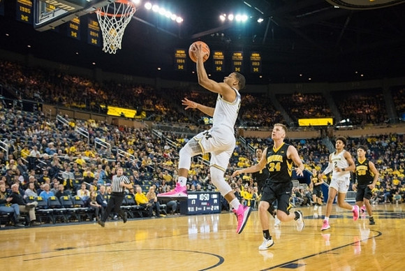 Jaaron Simmons (5) and Jordan Poole (2)