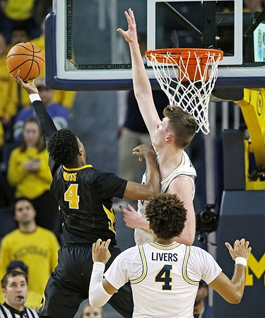 Isaiah Livers (4) and Jon Teske (15)
