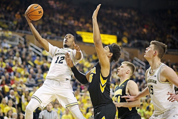 Muhammad-Ali Abdur-Rahkman (12) and Jon Teske (15)
