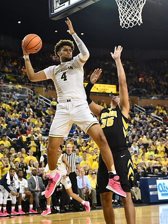 Isaiah Livers (4)