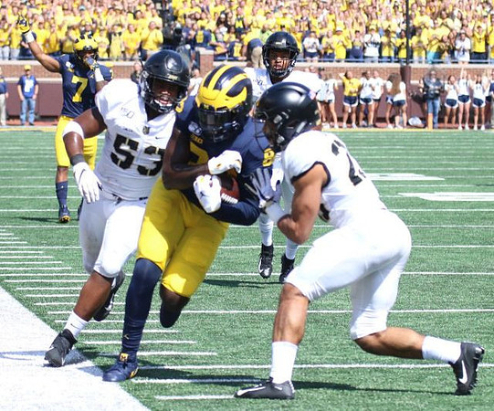 Tarik Black (7) and Ronnie Bell (8)