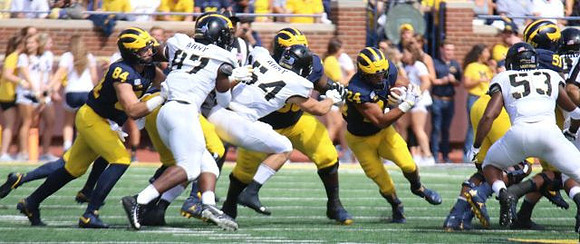 Sean McKeon (84), Zach Charbonnet (24), and Cesar Ruiz (51)