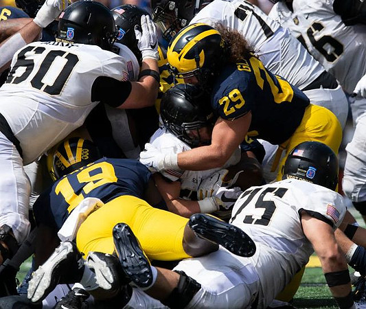 Kwity Paye (19) and Jordan Glasgow (29)