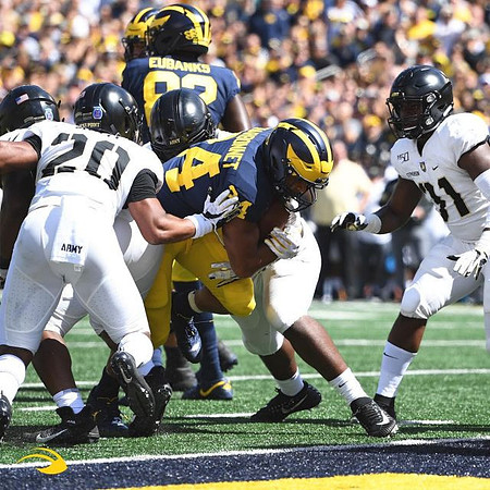 Nick Eubanks (82) and Zach Charbonnet (24)