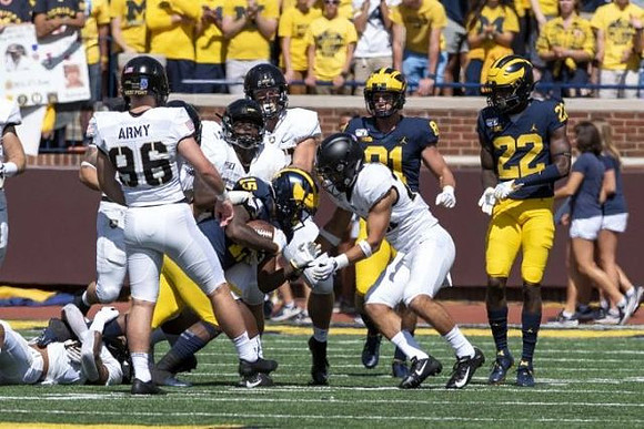 Giles Jackson (15), Nate Schoenle (81), and Gemon Green (22)