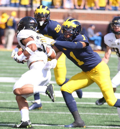 Brad Hawkins (20) and Ambry Thomas (1)