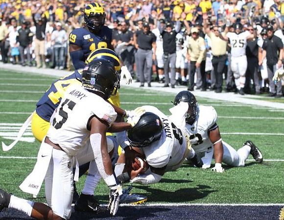 Kwity Paye (19) and Jordan Anthony (34)