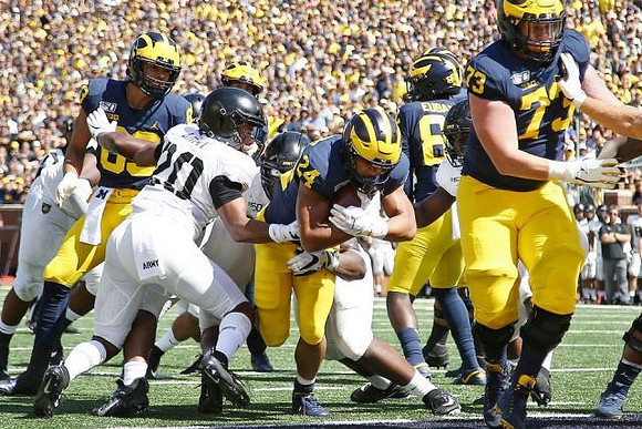 Erick All (83), Zach Charbonnet (24), Nick Eubanks (82), and Jalen Mayfield (73)