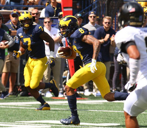 Tarik Black (7) and Ronnie Bell (8)