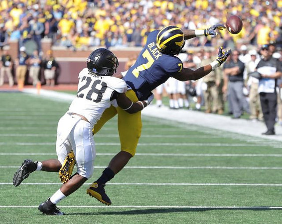 Tarik Black (7)