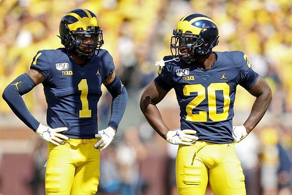Ambry Thomas (1) and Brad Hawkins (20)