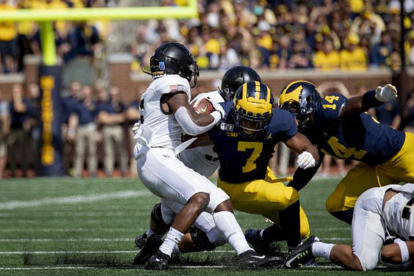 Khaleke Hudson (7) and Josh Metellus (14)