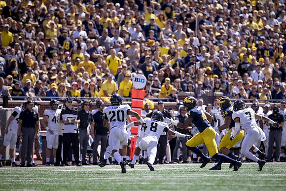 Nico Collins (4) and Zach Charbonnet (24)