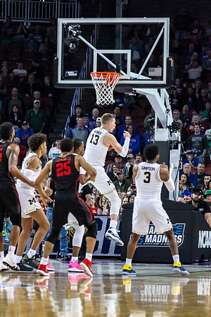 Jordan Poole (2), Muhammad-Ali Abdur-Rahkman (12), Moritz Wagner (13), and Zavier Simpson (3)