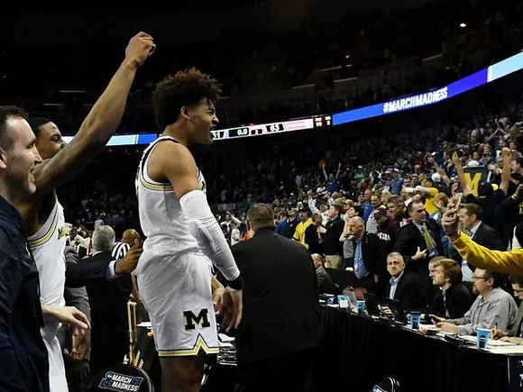 Jordan Poole (2) and Charles Matthews (1)