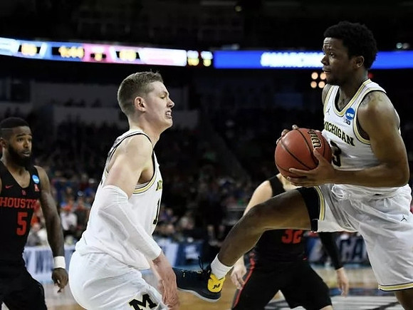 Moritz Wagner (13) and Zavier Simpson (3)