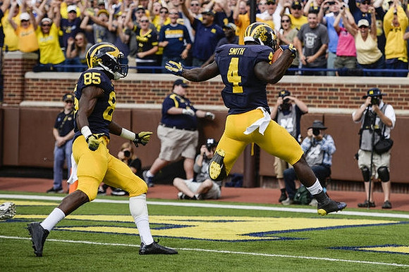 Maurice Ways (85) and De'Veon Smith (4)