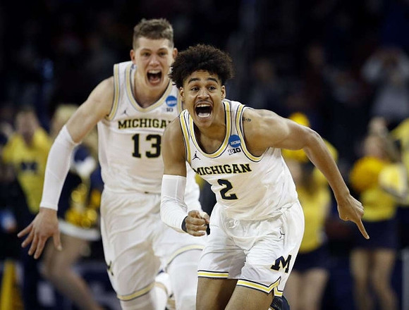 Moritz Wagner (13) and Jordan Poole (2)