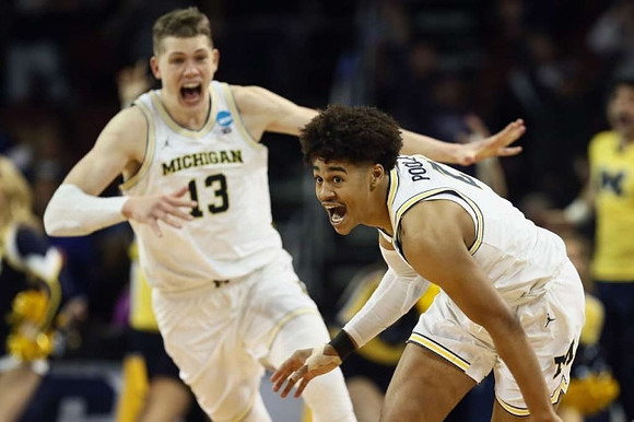 Jordan Poole (2) and Moritz Wagner (13)