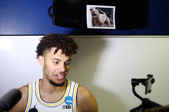 Isaiah Livers (4)