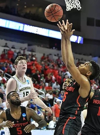 Jon Teske (15) and Charles Matthews (1)