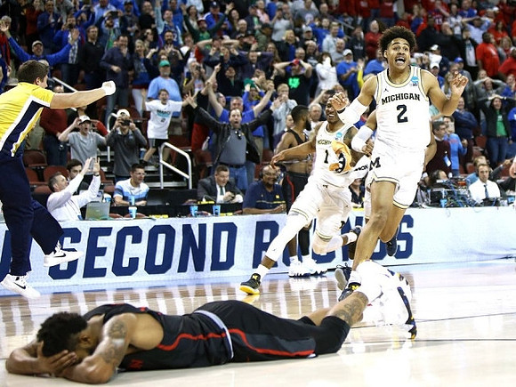 Jordan Poole (2) and Charles Matthews (1)