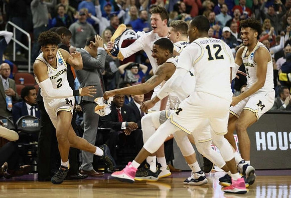 Jordan Poole (2), Charles Matthews (1), Jon Teske (15), Moritz Wagner (13), Muhammad-Ali Abdur-Rahkman (12), and Isaiah Livers (4)