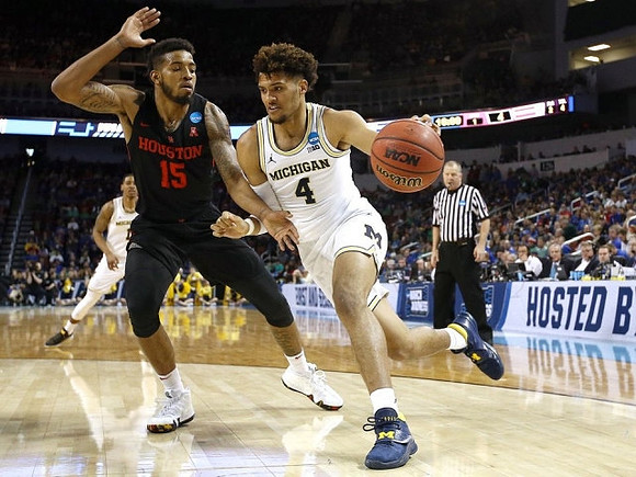 Isaiah Livers (4) and Jaaron Simmons (5)