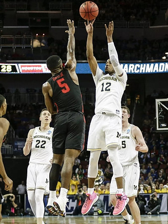 Duncan Robinson (22), Muhammad-Ali Abdur-Rahkman (12), and Jon Teske (15)