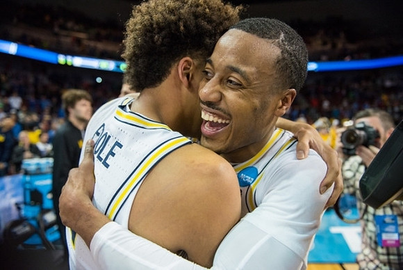 Jordan Poole (2) and Muhammad-Ali Abdur-Rahkman (12)